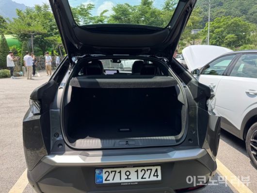 푸조 3008 3세대 트렁크. 사진=양정민 이코노믹리뷰 기자