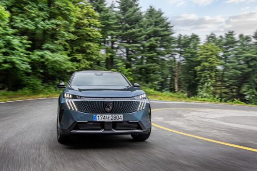 푸조 올 뉴 3008 스마트 하이브리드 주행 장면. 사진=스텔란티스코리아