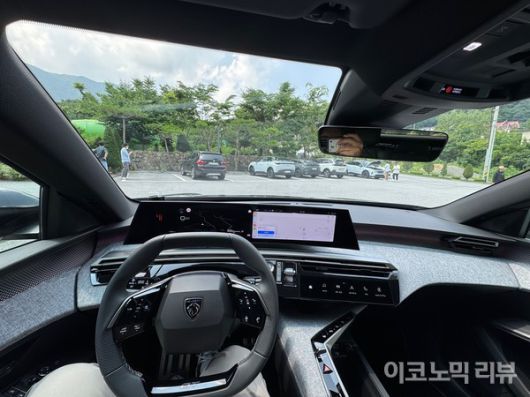 8일 푸조 3008 3세대 운전석 시야. 사진=양정민 이코노믹리뷰 기자