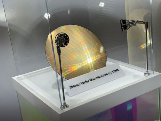 TSMC 300mm 웨이퍼. 사진=양정민 이코노믹리뷰 기자