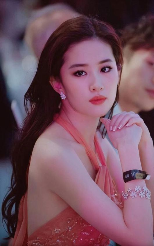 중국 국적 회복 문제를 심각하게 고려하고 있는 것으로 알려진 류이페이. 한때 한류 스타 송승헌의 여친으로 유명했다./제공=인터넷 포털 사이트 신랑(新浪).
