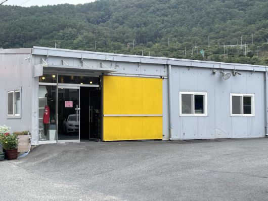 거제 덕포동에 있는 이름없는 창고 식당./윤요섭 기자