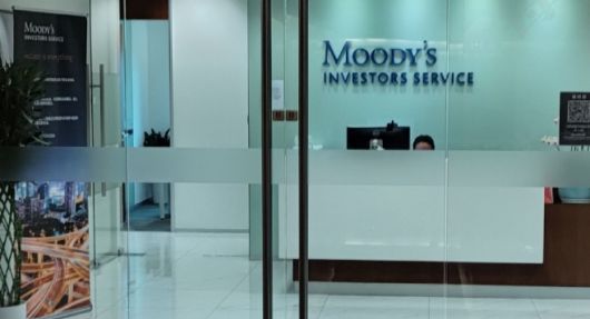 상하이에 소재한 무디스의 한 자회사. 최근 중국 경제를 부정적으로 전망했다./정취안르바오.