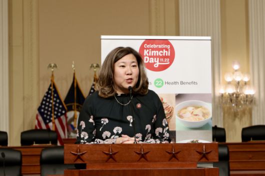 그레이스 맹 미국 민주당 하원의원이 6일 오후(현지시간) 미국 워싱턴 D.C. 연방의회의사당 하원 캐논빌딩 '낸시 펠로시룸'에서 진행된 '김치의 날' 행사에서 축사를 하고 있다./하만주 워싱턴 특파원