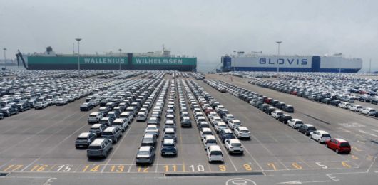 24일 평택항에 있는 기아 수출 전용부두에 선적을 앞둔 챠량들이 순서를 기다리고 있다 / 산업통상자원부