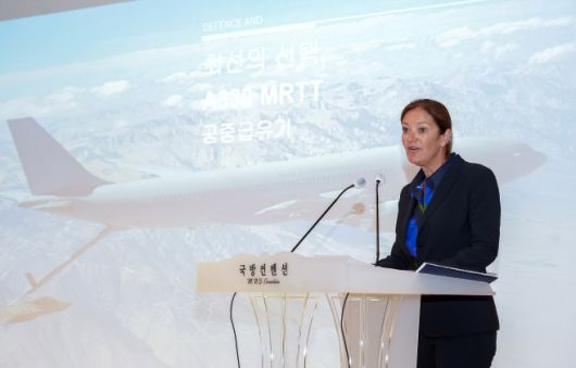 샹탈 욘셔(Chantal Joncher) 에어버스 DS 마케팅 총괄 수석부사장이 19일 서울 용산 국방컨벤션에서 열린 브리핑에 참석해 A330 MRTT에 대해 소개하고 있다. /에어버스