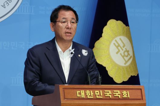 국민의힘 미디어특별위원회 이상휘 위원장이 지난해 6월 16일 오전 서울 여의도 국회 소통관에서 기자회견을 하고 있다. /연합