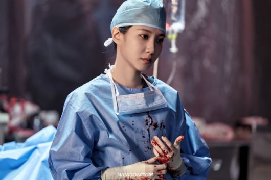 박은빈은 기존의 사랑스러운 이미지를 벗고 디즈니플러스 '하이퍼나이프'에서 반 사회성 인격 장애를 지닌 천재 의사 '세옥'으로 변신했다./제공=월트디즈니 컴퍼니 코리아