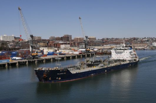 오일 탱커 '파란카 리오'호가 지난 2일(현지시간) 캐나다 뉴브런즈윅주 세인트존을 출발해 미국 메인주 포틀랜드에 도착했다./AP 연합