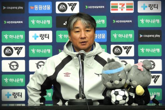 2연패에 빠진 성남FC의 전경준 감독이 경기 후 기자회견에서 소회를 밝히고 있다./ 전형찬 선임기자
