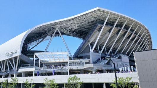 날개 모양의 지붕이 인상적인 에디온 피스 윙 외관. 도심 속에서 가장 먼저 눈에 띄는 도시의 새로운 상징물로 자리매김하고 있다. / 사진 전형찬 선임기자