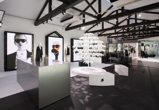 서울 성수동 칼 라거펠트 몰입형 팝업 내부 전경./CJ온스타일