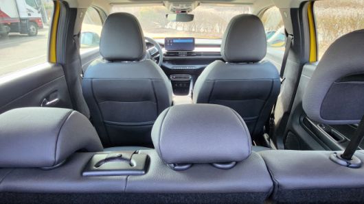 지프 어벤저의 10.25인치 터치스크린./김정규 기자