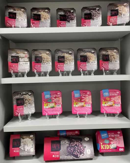 하림 K3 공장에 비치된 '더미식' 라면 브랜드/아시아투데이