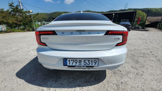 볼보 S90 후면부 모습./김정규 기자
