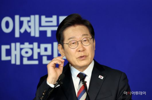 이재명 더불어민주당 대통령 후보가 25일 서울 여의도 중앙당사에서 기자간담회를 갖고 있다. /이병화 기자