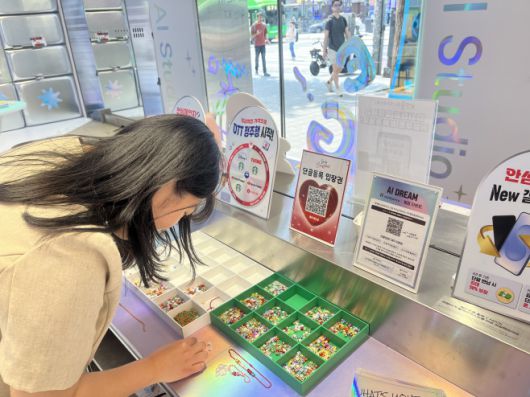 커스텀 키링을 제작하는 모습./조유림 인턴기자