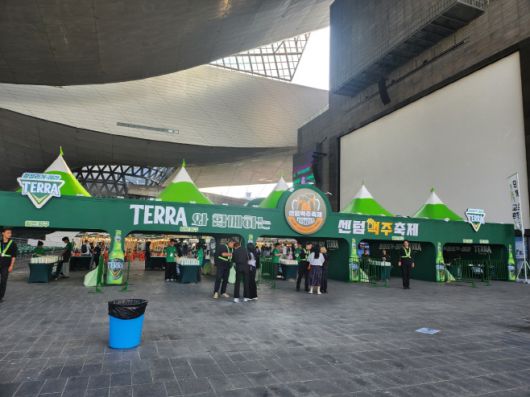 지난달 30일 부산 해운대에 위치한 센텀맥주축제 입장소 앞./장지영 기자