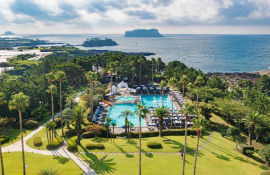 켄싱턴리조트 서귀포 야외수영장/ 이랜드파크 제공