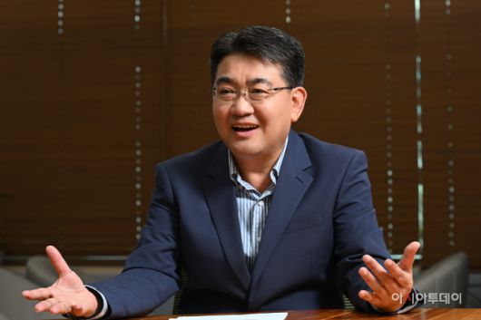 오승록 노원구청장이 지난달 28일 서울 노원구청 집무실에서 진행된 아시아투데이와 인터뷰에서 질문에 답하고 있다. /정재훈 기자