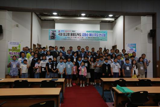 지난 10일 울릉도 독도 고 김화순 해녀 추모전시회에서 울릉도 초·중·고등학생 30여명이 참여해 울릉도 독도퍼즐왕, 독도퀴즈왕 선발대회도 함께 열렸다./ 울릉도독도해양연구기지