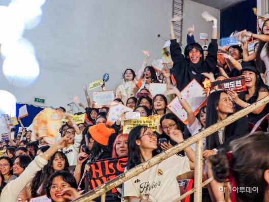 18일 열린 HLE 글로벌 팬 페스트 인 베트남에서 열광하고 있는 현지 팬들의 모습/호치민시 정리나 특파원