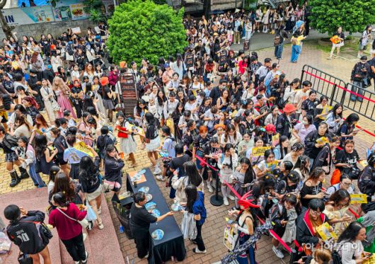 18일 베트남 호치민시에서 열린 HLE 글로벌 팬 페스트 인 베트남 행사에 입장하기 위해 줄을 선 팬들의 모습/호치민시 정리나 특파원