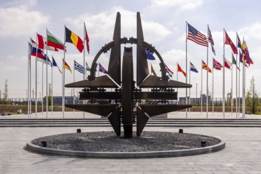 북대서양조약기구(NATO·나토) 회원국 국기들이 4월 10일(현지시간) 벨기에 브뤼셀 나토 본부에 게양돼 있다./AP·연합