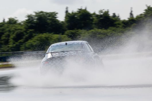 젖은 노면에서 드리프트 시험 중인 아이오닉6N./현대차