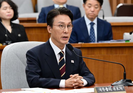 김민석 국무총리 후보자가 25일 국회에서 이틀째 열린 인사청문회에 출석해 의원들의 질의에 답변하고 있다. /이병화 기자