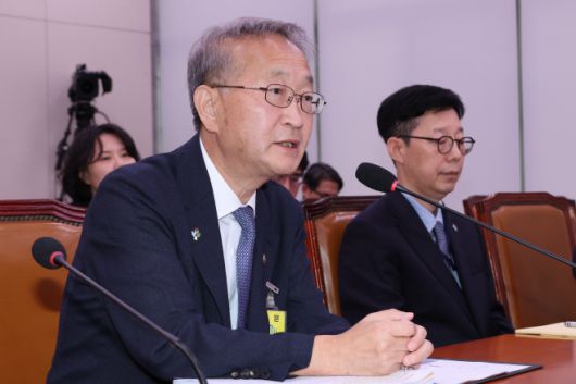 김남중 통일부 차관이 27일 국회 외교통일위원회 전체회의에서 남북협력기금운용계획변경안과 관련한 질의에 답하고 있다. /연합뉴스
