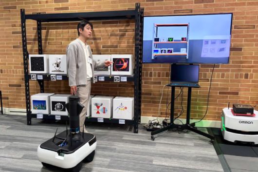 KT 미래네트워크연구소 직원들이 미국 벨 연구소에서 진행된 시맨틱 통신 관련 개발 시연에 참여하는 모습./KT