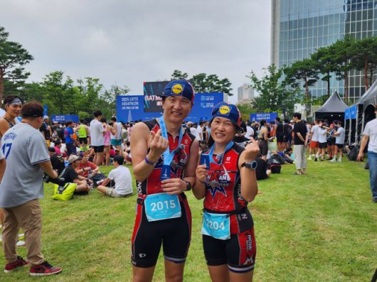 용인시 철인 3종 협회 소속 백승찬씨와 김현숙씨. 부부 동반 참가자로 눈길을 끌었다./ 차세영 기자