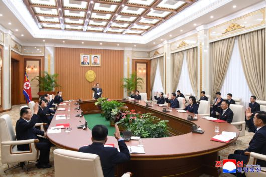 북한이 지난 3일 만수대의사당에서 최고인민회의 상임위원회 제14기 제36차 전원회의를 개최하고 '노동능력 의학 감정법' 등에 대해 심의·채택을 했다고 4일 조선중앙통신이 보도했다. /연합