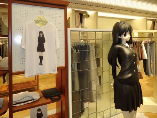 코이세이오의 인기 캐릭터 '고시오'를 활용한 티셔츠는 키네틱 그라운드에서만 만나볼 수 있다./최영 인턴 기자