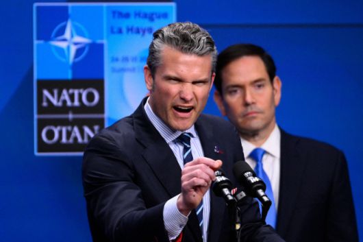피트 헤그세스 미국 국방부 장관이 6월 25일(현지시간) 북대서양조약기구(NATO·나토) 정상회의가 열린 네덜란드 헤이그에서 기자회견을 갖고 있다./AFP·연합