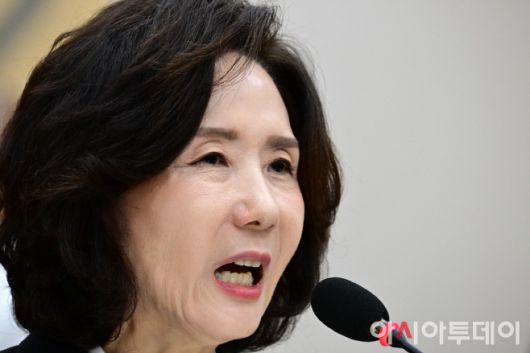 이진숙 사회부총리 겸 교육부 장관 후보자가 지난 16일 국회 교육위원회에서 열린 인사청문회에 출석해 의원들의 질의에 답변하고 있다. /이병화 기자