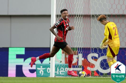 결승골 직후 환호하는 린가드. 오른발 중거리 슛으로 울산의 골망을 흔든 그는 서울월드컵경기장을 뜨겁게 달궜다. / 사진 한국프로축구연맹