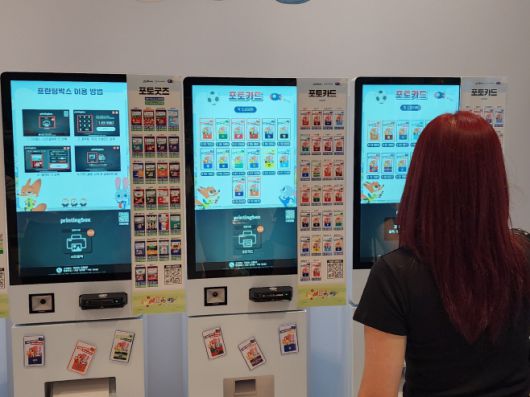 구단별 포토카드와 포스터도 출력 가능하다./ 차세영 기자