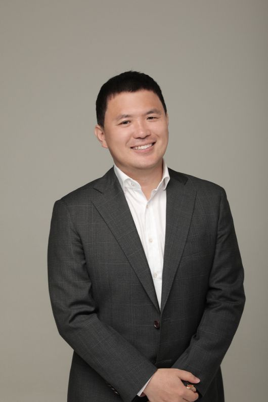 강율빈 대표 단독 정장컷 컬러./제공=넵튠