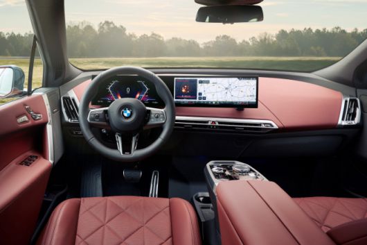 M 스포츠 디자인을 더한 iX 인테리어./BMW