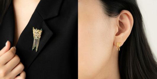 '금관 브로치'(왼쪽)와 '금관 이어링'을 착용한 모습./국립박물관문화재단