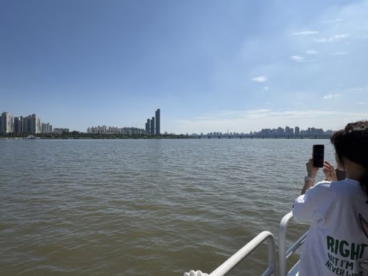 한강버스에서 바라본 풍경. / 이장원 기자