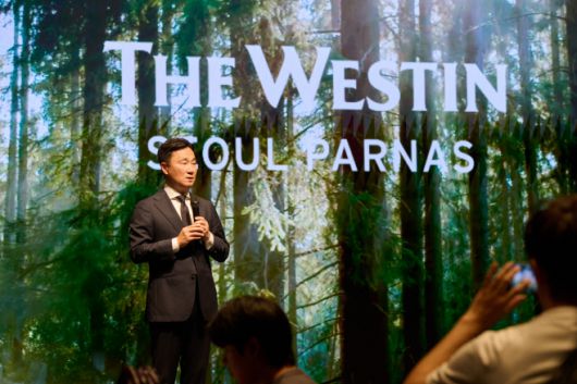 지난 12일 열린 '웨스틴 서울 파르나스 개관 기념 미디어 간담회'에서 여인창 파르나스호텔 대표이사가 '웨스틴 서울 파르나스'의 운영 전략에 대해 발표하고 있다./파르나스호텔