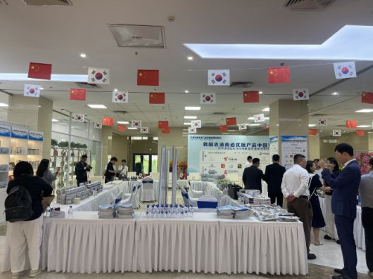 별식품㈜의 프리미엄 김 '별맛김과 온가애'는 지난 8월 28일 중국 길림성 장춘시 오야백화점, 보세구 면세점에서 열리는 충남해양수산창업투자지원사업 우수상품 홍보 판촉전에 참가했다. 사진은 판촉전에 전시된 별맛김과 온가애'./별식품