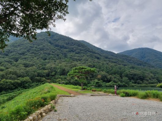 전북 완주군 소양면 '오성한옥마을' 인근에 위치한 오성제 저수지 전경. /정영록 기자