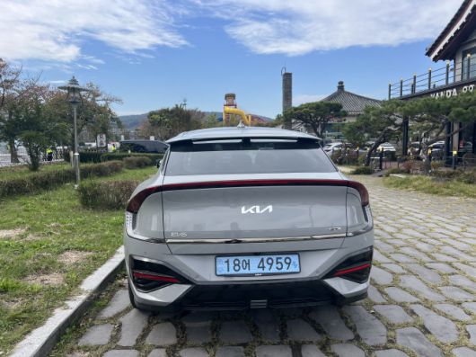 기아 '더 뉴 EV6' 후면 모습. /한대의 기자