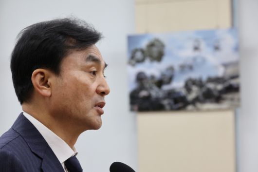 5일 서울 국회에서 열린 국회 국방위원회 전체회의에서 안규백 국방부 장관이 2026년도 예산안 관련 제안설명을 하고 있다. /연합뉴스