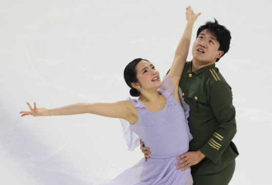 30일 목동아이스링크에서 열린 2025 전국남녀 피겨스케이팅 회장배 랭킹대회 아이스댄스 프리댄스에 출전한 임해나와 권예가 경기를 펼치고 있다. / 연합뉴스