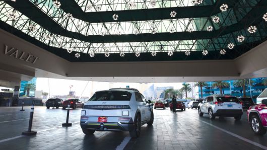 복잡한 호텔 앞 드롭오프 존에서도 베테랑 운전사가 타고있는 듯 자연스럽게 주행을 했다./현대차그룹